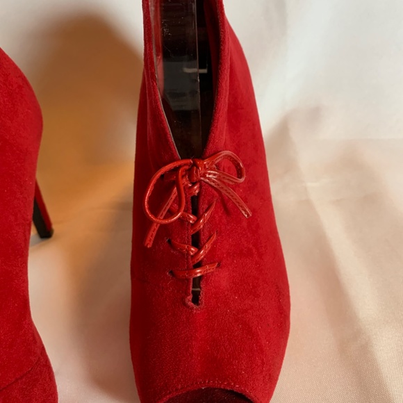 IMPO RedFaux Leather Lace Up Heels with a Zipper in the Back! - Picture 7 of 10